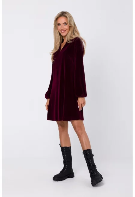 Кадифена рокля с V-образно деколте -