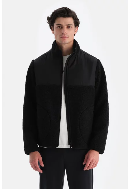 Мъхесто яке със средновисока яка - Черен