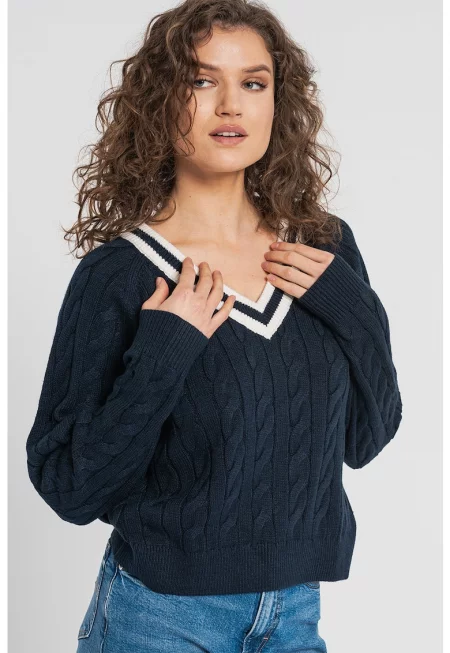 Плетен пуловер с шпиц