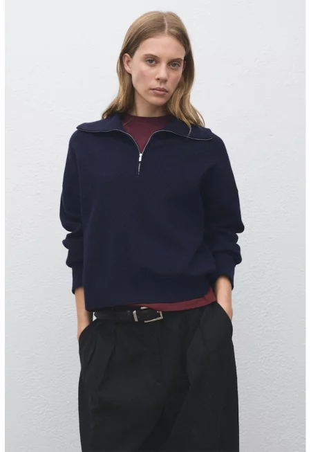 Пуловер с къс цип