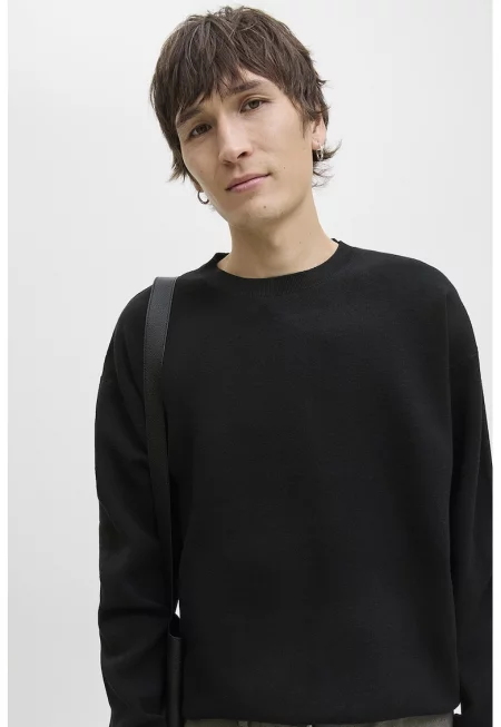 Пуловер с овално деколте