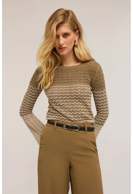 Пуловер с цветен блок