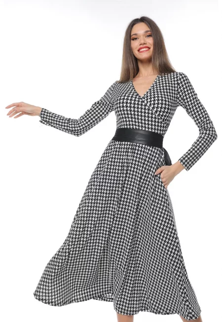 Разкроена миди рокля - Бял/Избеляло черно