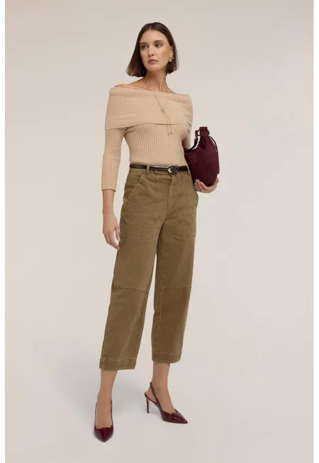 Слим пуловер с голи рамене