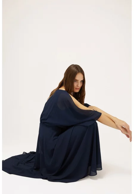 Дълга рокля с отворени рамене