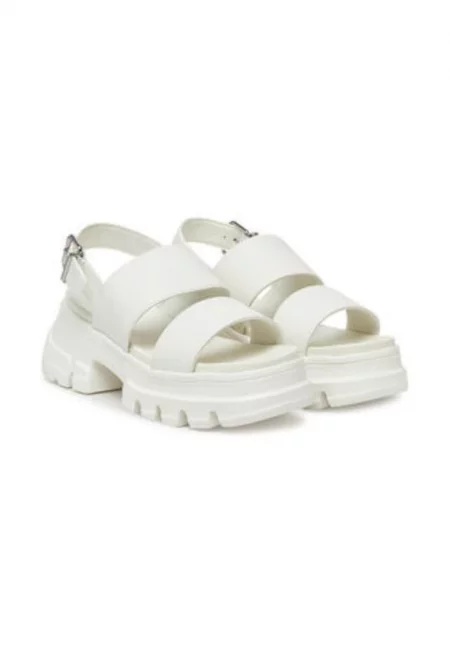 Дамски сандали -  екологична кожа - кремави - закопчаване с катарама