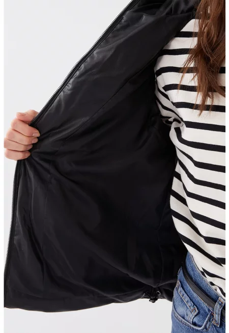 Елек от еко кожа с качулка