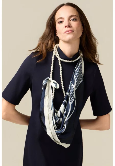 Къса рокля с къси ръкави