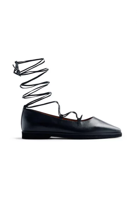 Кожени пантофки с каишки - Черен