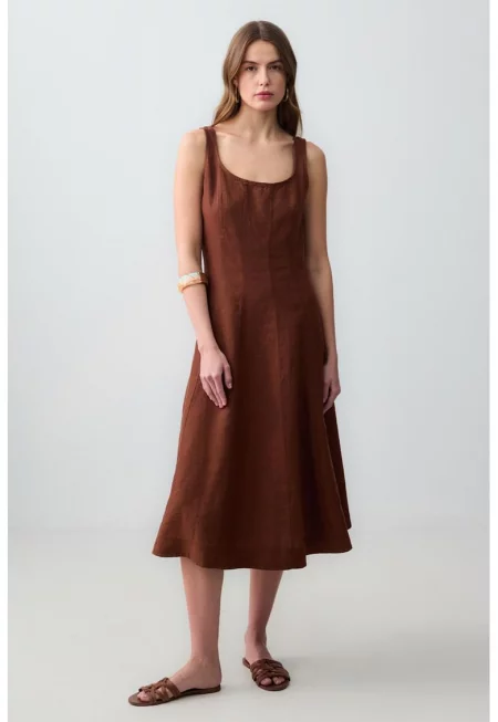 Ленена рокля без ръкави с овално деколте - Канелено кафяво