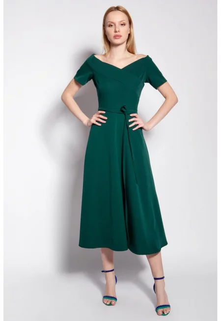 Миди рокля с разкроена долна част и изчистен десен