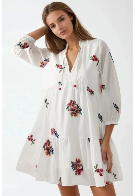 Мини рокля -  принт - V-образно деколте - бял - текстил