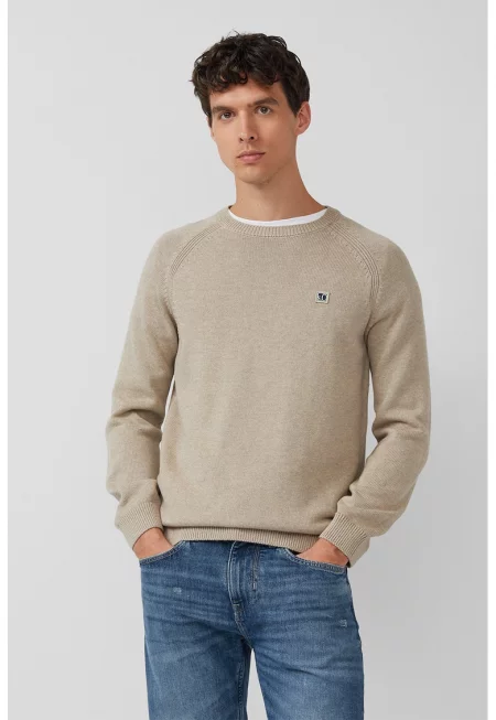 Пуловер с овално деколте