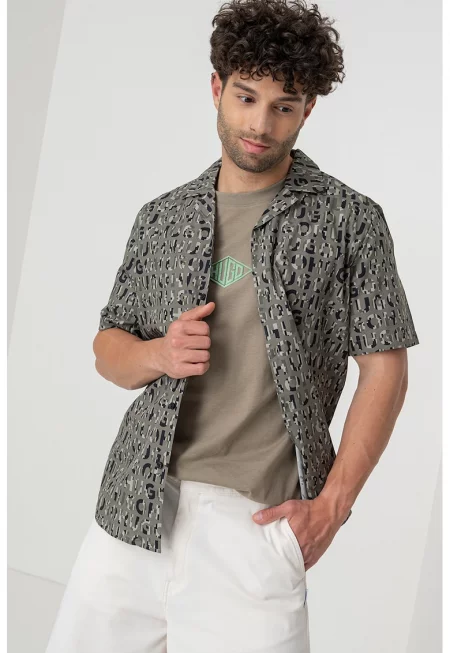 Риза с къси ръкави и лого - Папратово зелено