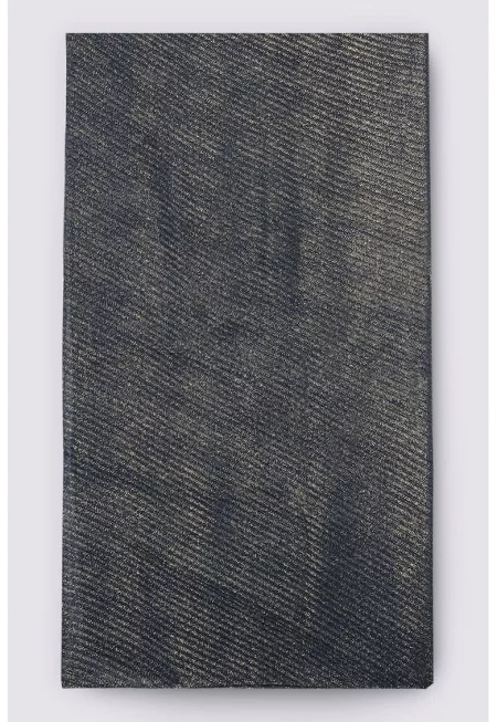 Шал с бляскави нишки