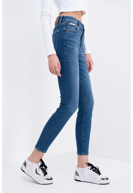 Скъсени скини дънки