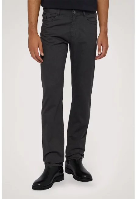 Слим панталон със средновисока талия