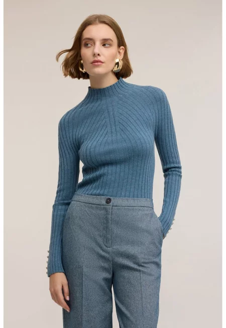 Слим пуловер с вълна