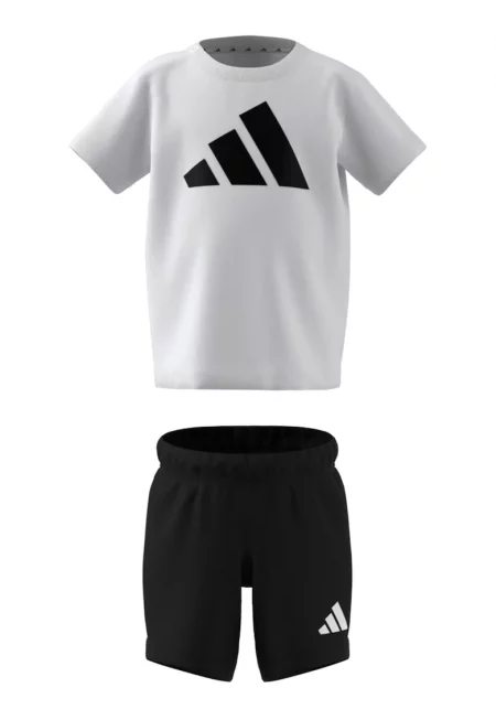 Тениска с лого и къс панталон