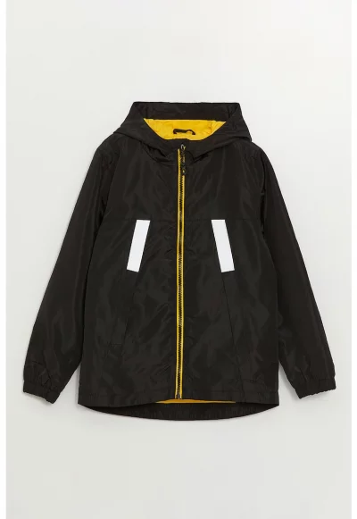 Яке с качулка и джобове встрани