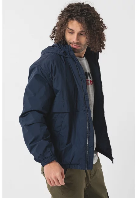 Яке с качулка и лого