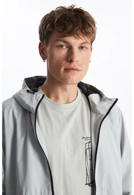 Яке с качулка и скосени джобове