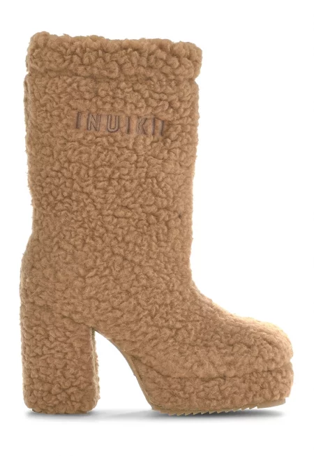 Боти от еко вълна с масивен ток