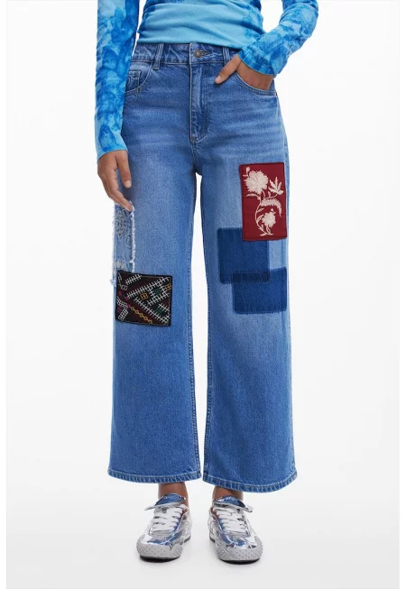 Дънки с апликации