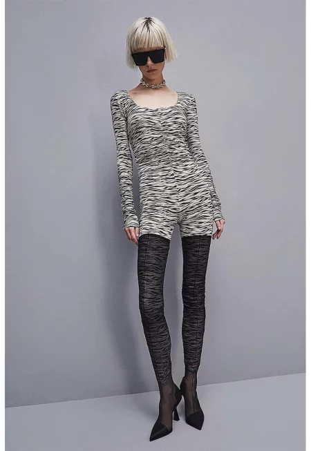 Гащеризон с вталена кройка и кръгло деколте - Крем