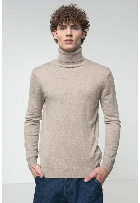 Пуловер с поло с вълна