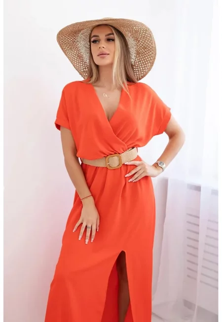 Рокля с V-образно деколте и колан на талията - един размер