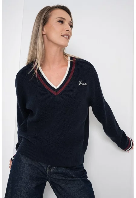 Шпиц пуловер с вълна