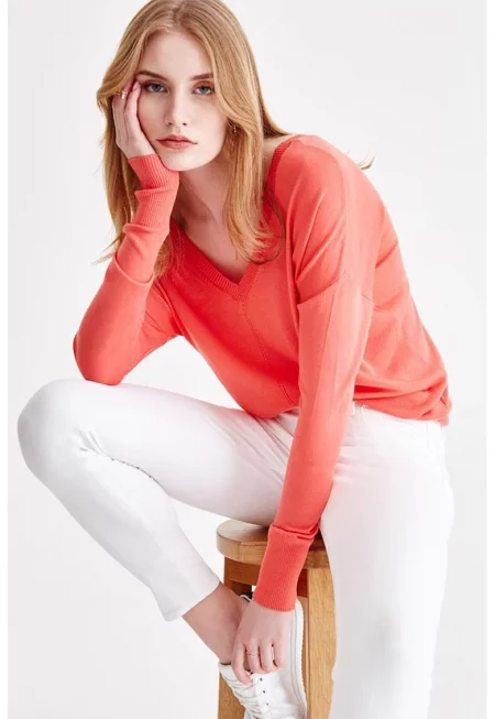 Свободен шпиц пуловер