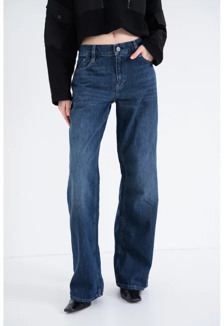 Свободни дънки Judee с миди талия - Син меланж