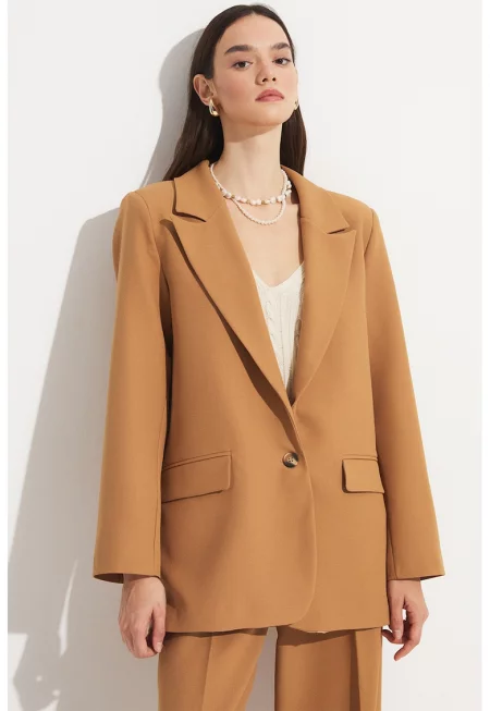 Свободно сако с джобове с капаче - Карамел