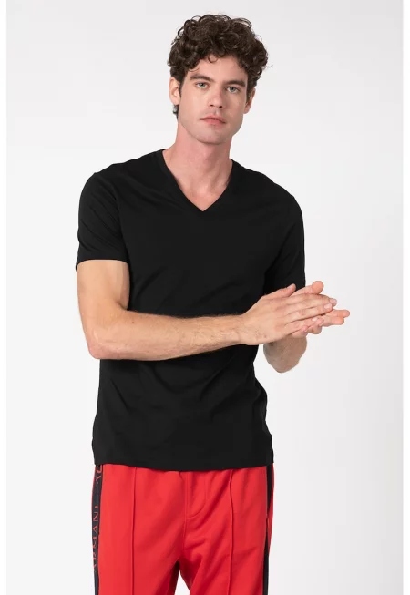 Тениска по тялото с шпиц - Черен