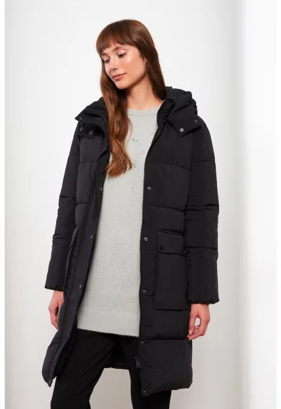 Зимно яке с качулка и два джоба с капаче