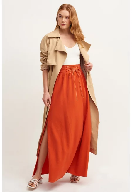 Дълга пола с цепки встрани