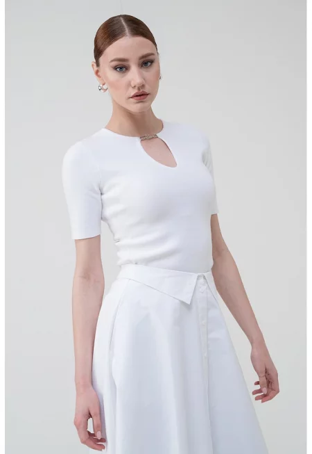 Фино плетена тениска с метално лого - Бял