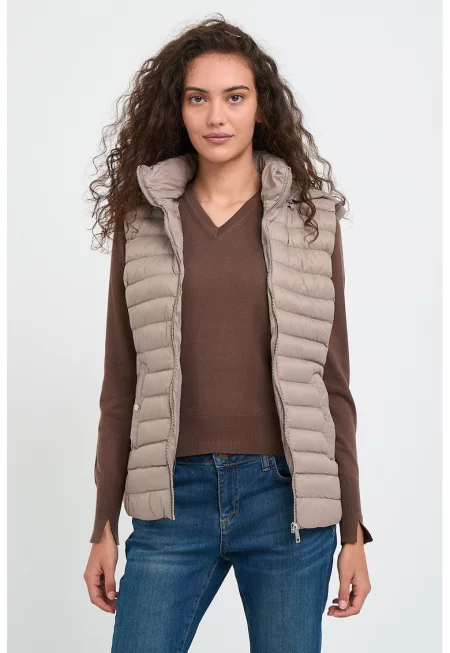 Капитониран елек с качулка - Бежов