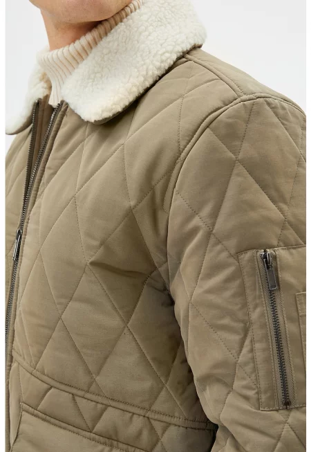 Капитонирано яке с джобове с капаче