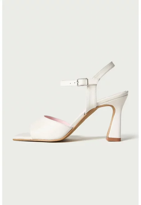 Кожени сандали с каишка на глезена - Бял