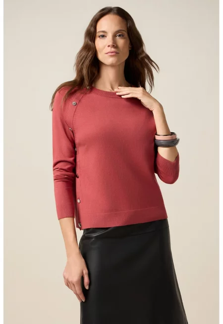 Пуловер с овално деколте