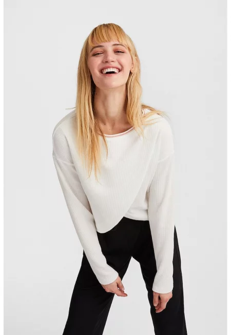 Релефен къс пуловер