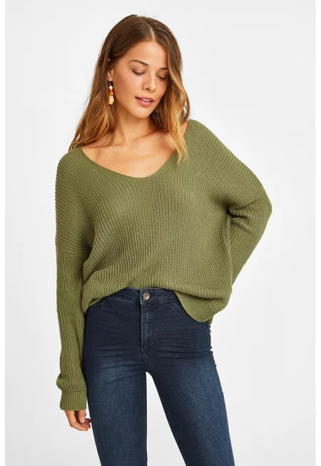 Шпиц пуловер с паднали ръкави