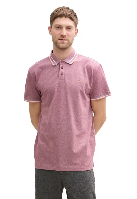 Тениска с яка и контрасти