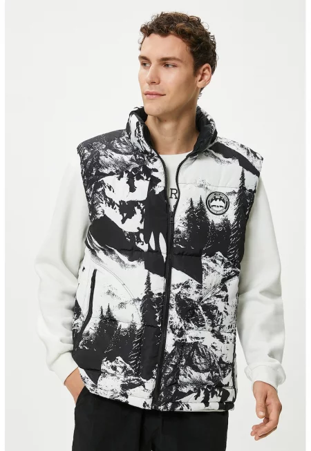 Капитониран елек с принт