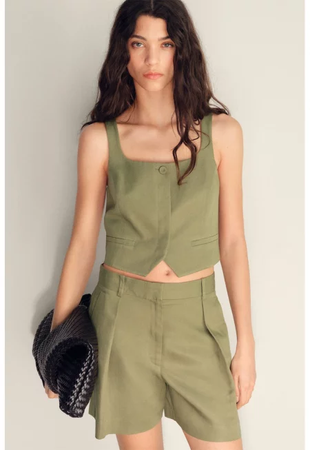 Къс панталон с лен и набирания