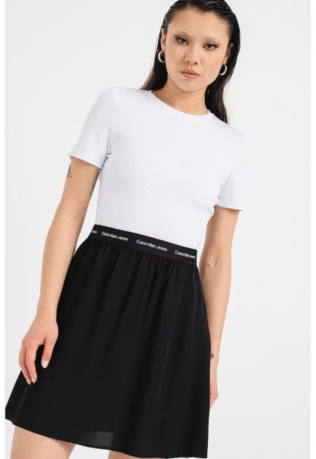 Къса разкроена рокля с лого