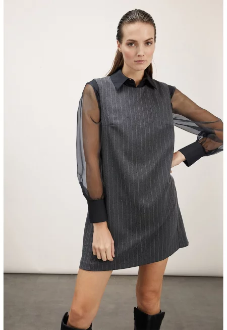 Права раирана рокля с джобове встрани - Сив